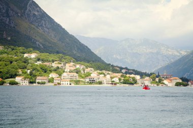 Körfezdeki eski kasabanın güzel manzarası