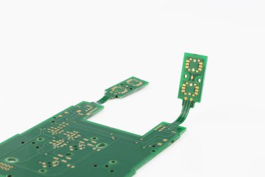 Çoklu baskılı devre kartları Pcb beyaz arka planda izole edildi. Pcb kurulumu.