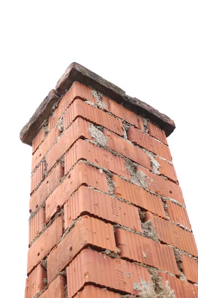 煙突の古典的なレンガ 目に見える関節の構築 白地に分離 — ストック写真