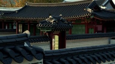 çatı kiremitleri üzerinde saçak Gyeongbokgung Sarayı