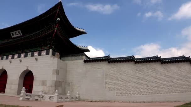 Porta de Gwanghwamun do palácio de Gyeongbokgung — Vídeo de Stock