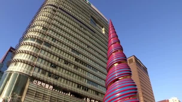 Modern public recreation space Cheonggyecheon — Stock Video