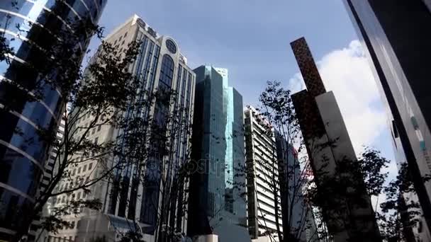 Geschäftsgebäude und Wolkenkratzer — Stockvideo