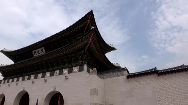 Porta de Gwanghwamun do palácio de Gyeongbokgung — Vídeo de Stock