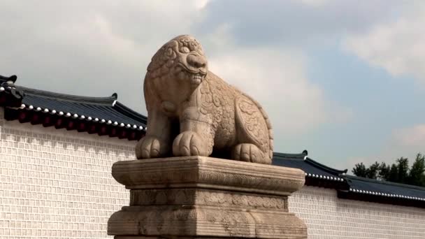 韩国首尔门广场 Haetae 纪念碑详细视图 — 图库视频影像