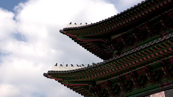 Dettagli del tetto del padiglione in legno nella fortezza di Hwaseong — Video Stock