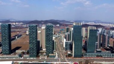 Gökdelenler üzerinde havadan görünümü