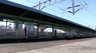 Modern tren istasyonu Seul, Kore tarafından geçen