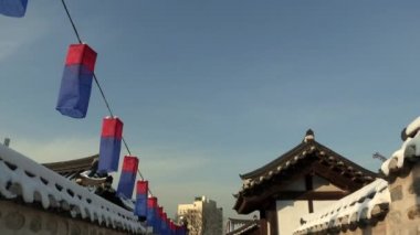 Han Seul, Kore ok köyde görünümünü gözlemleyerek