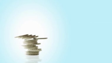 paralar, ekonomi kavramı yığında düşen altın dolar işareti 