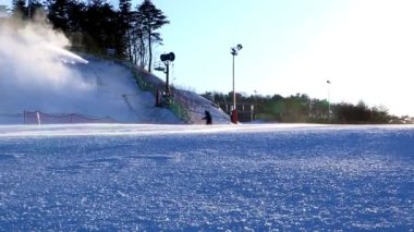 Kore beldesinde snowboard adam