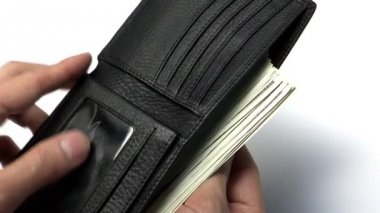 insan eli çanta Doları banknot yığınıyla açma 