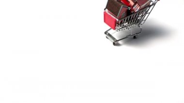 ev ve araba, konsept alışveriş arabası  