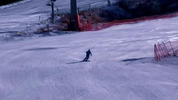 在韩国度假滑雪的人 — 图库视频影像
