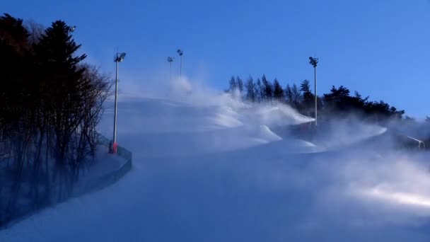 在韩国的滑雪场上的风 — 图库视频影像