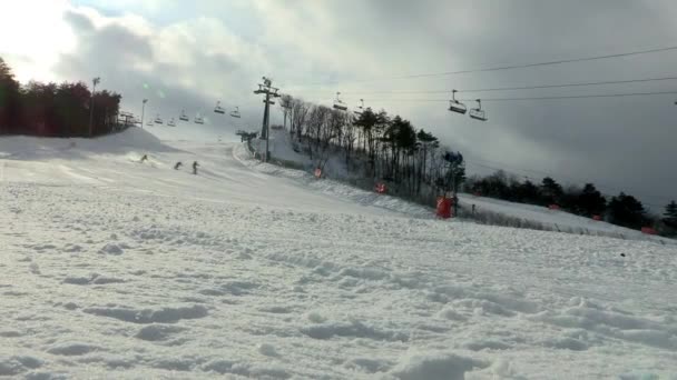 Esquiadores Snowboarders Indo Para Baixo Pyeongchang Gun Coréia — Vídeo de Stock