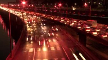 gece araba trafiği 