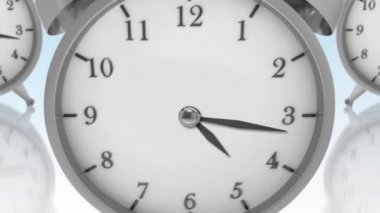 Satır okları dönüm ile gri eski alarm saatler