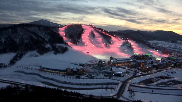 Προβολή Χιονοδρομικό Θέρετρο Συγκρότημα Στο Ηλιοβασίλεμα Pyeongchang Όπλο Κορέα — Αρχείο Βίντεο
