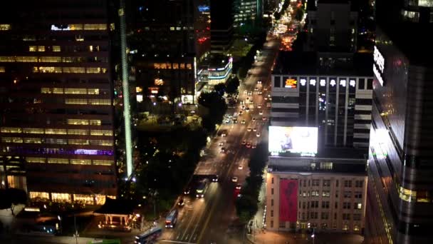 Paisaje urbano de tráfico nocturno en Seúl — Vídeos de Stock