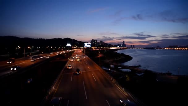 Cidade do trânsito noturno em Seul — Vídeo de Stock