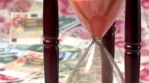 Orange Sand Flowing Hourglass Currency Background — Stock Video