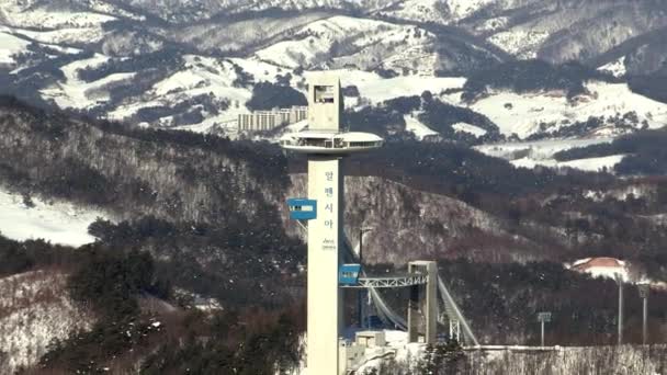 韩国平昌滑雪胜地滑雪场鸟瞰图 — 图库视频影像