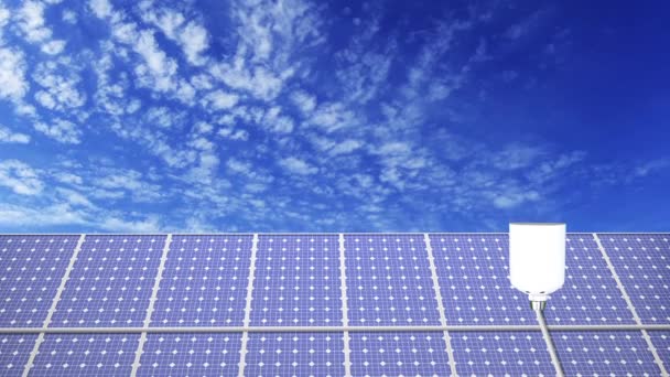 太阳电池和工作灯泡在蓝天背景下的能量概念 — 图库视频影像