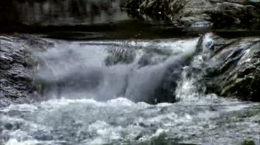 şelale güzel soğuk akar 