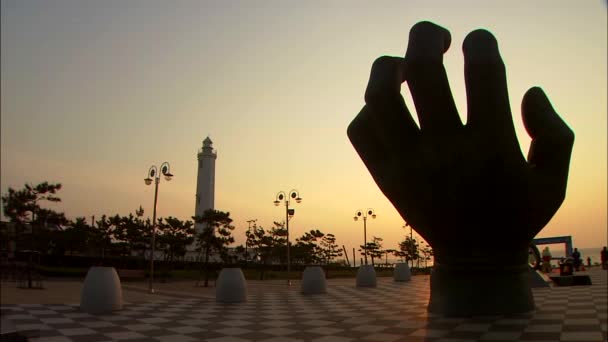 Sculptuur van hand in Pohang si — Stockvideo