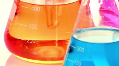 kadehler sıvılarda karıştırma