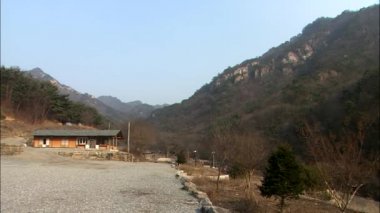 Kore Tapınağı görüntülemek ve dağlar, Jecheon-si, Chungbuk Kore ilişkilendirmek