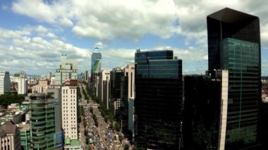 Taşıma trafik ve Seul yüksek binalar