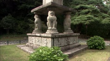 Tapınak saraydaki taş pagoda