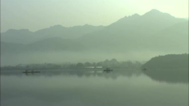Doğal göl ve yansımasıdır dağlar, Gongju-si, Chungcheongnam-do Kore
