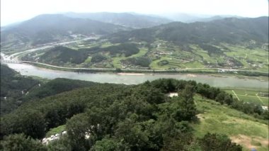 Seomjingang Nehri Köprüsü ile