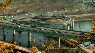 Seul trafikte araba ile Roundabout