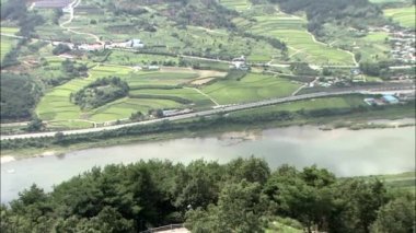 Seomjingang Nehri Köprüsü ile