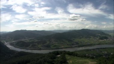 Seomjingang Nehri Köprüsü ile