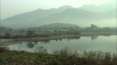 Doğal göl ve yansımasıdır dağlar, Gongju-si, Chungcheongnam-do Kore