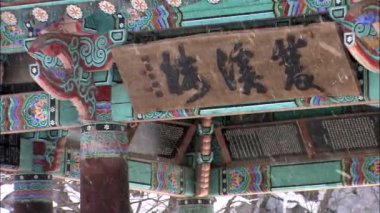 Bina tabela üzerinde saçak Pavyonu