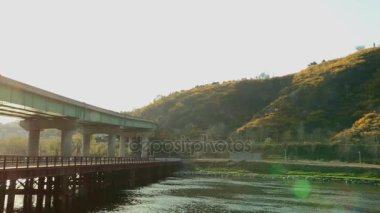 Trenin altında dağ