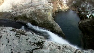 Jeju adasında bahar büyük şelale