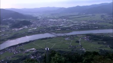 Seomjingang Nehri köprüler ile