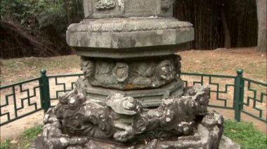 Eski mezar taşı Gongju-si, Chungcheongnam-do Kore görüntülemek