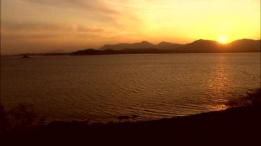 şaşırtıcı turuncu günbatımı