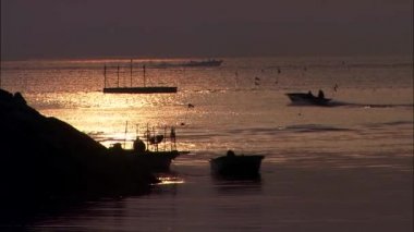 gün batımında, Jindo-gun,: Jeollanam-do, Kore balıkçı tekneleri