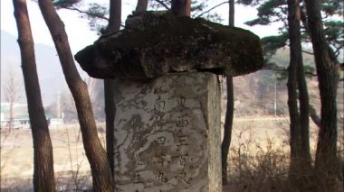 Eski mezar taşı Yeongwol-gun, Gangwon-do, Kore görüntülemek