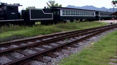 Tren istasyonu Güney Kore kırsal kesimde gelen
