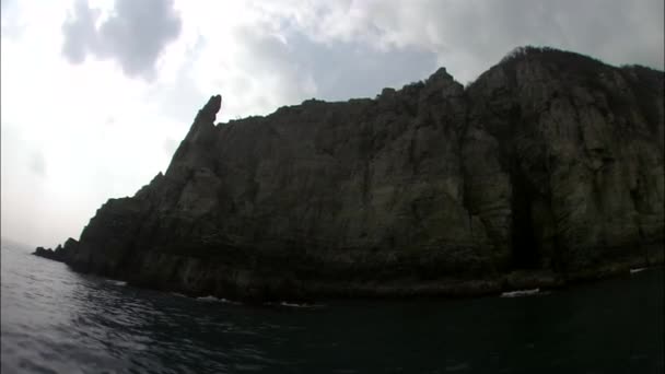 海景带烛台岩 — 图库视频影像